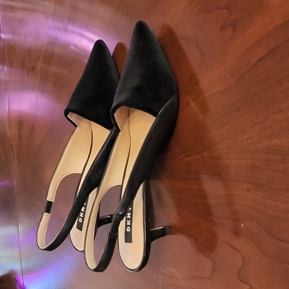 DKNY velvet/velour kitten heel - Picture 3 of 9